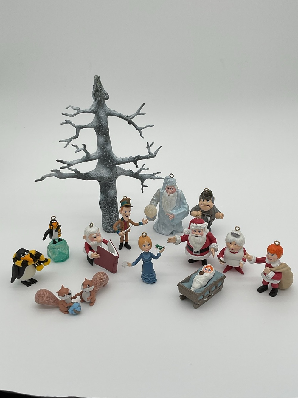 Vintage Memory Lane Santa Claus is Coming To Town Ornament Set